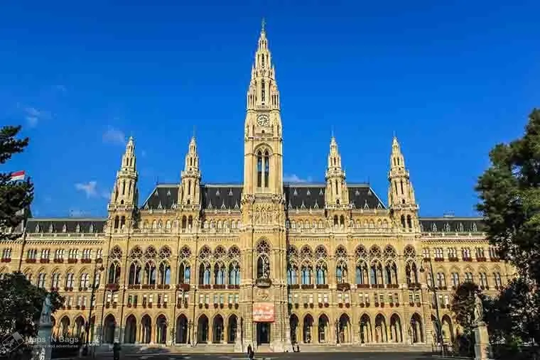 city-hall-blue-sky-things-to-do-vienna