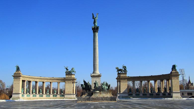 Pilar at the Heroes Square