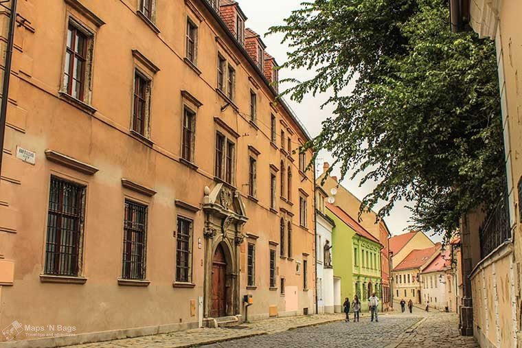 Discover Bratislava Old Town. The best itinerary for a day trip to the Slovakian capital. #bratislava #slovakia #travel #daytrip