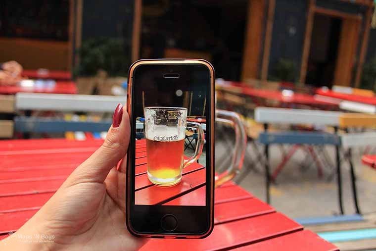 photo-beer-phone-red-table-ruin-pub-budapest