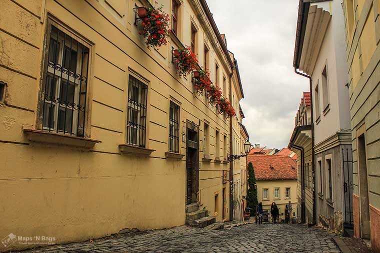 Discover Bratislava Old Town. The best itinerary for a day trip to the Slovakian capital. #bratislava #slovakia #travel #daytrip