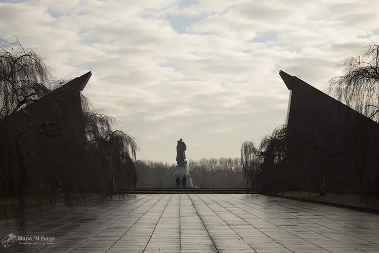 Soviet-memorial-treptower-park-statues-the-berlin-of-the-second-world-war