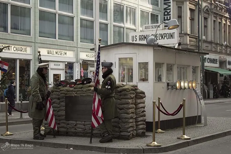 checkpoint-charlie-soldiers-the-berlin-of-the-second-world-war