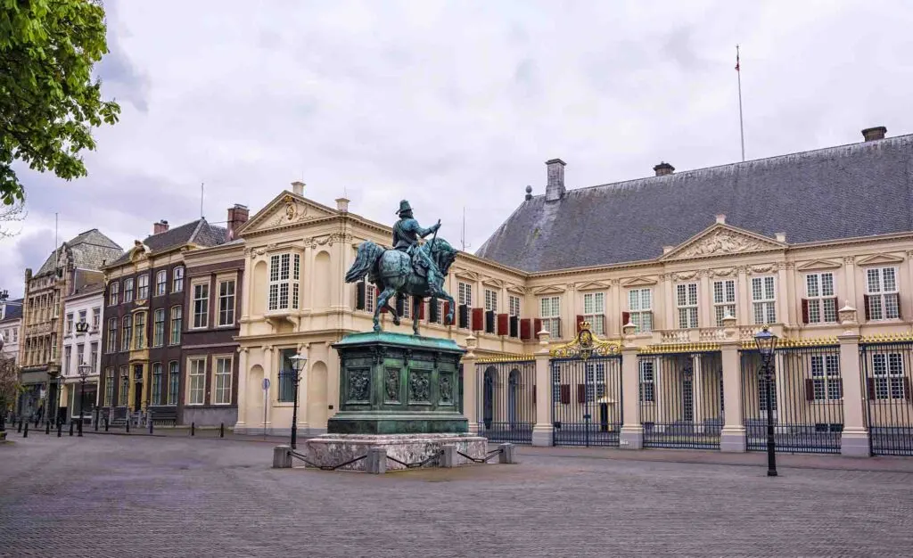 Admiring the Noordeinde Palace is one of the best things to do in the Hague