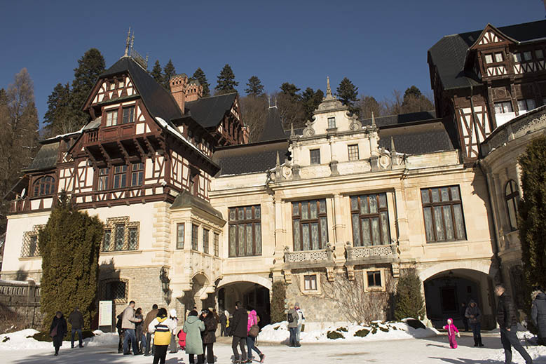 Have you ever wondered what the castle of the most famous vampire in the world is like? I had no idea of what to expect, but this tour exceeded any expectations I could possibly have. Read more about the Bran Castle Tour and embark on this journey to the medieval times! #Romania #DraculaCastle #BranCastle #Brasov #PelesCastle #Transylvania #Castle #Europe #travel