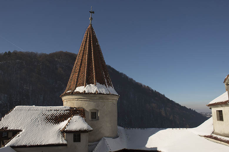 Have you ever wondered what the castle of the most famous vampire in the world is like? I had no idea of what to expect, but this tour exceeded any expectations I could possibly have. Read more about the Bran Castle Tour and embark on this journey to the medieval times! #Romania #DraculaCastle #BranCastle #Brasov #PelesCastle #Transylvania #Castle #Europe #travel