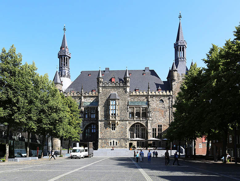 Aachen is among the most innovative metropoles in Germany, but it also has plenty of historic constructions from medieval times throughout the city just waiting to be visited. The city center is compact, so most of the things to do in Aachen are close to each other and I’ve listed them in this post. #Aachen #Germany #Daytrip #Europe #AachenCathedral #travel #thingstodo