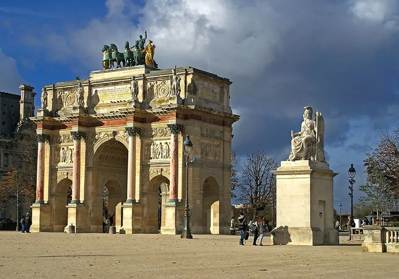 I’ve paired up with fellow travel bloggers to bring you the story and meaning of some of the most spectacular triumphal arches around the world. #TriumphalArch #Paris #Rome #Barcelona #Bucharest #Dublin #IndiaGate #Arch #ArcdeTriomphe #Orange #Travel #History #Architecture