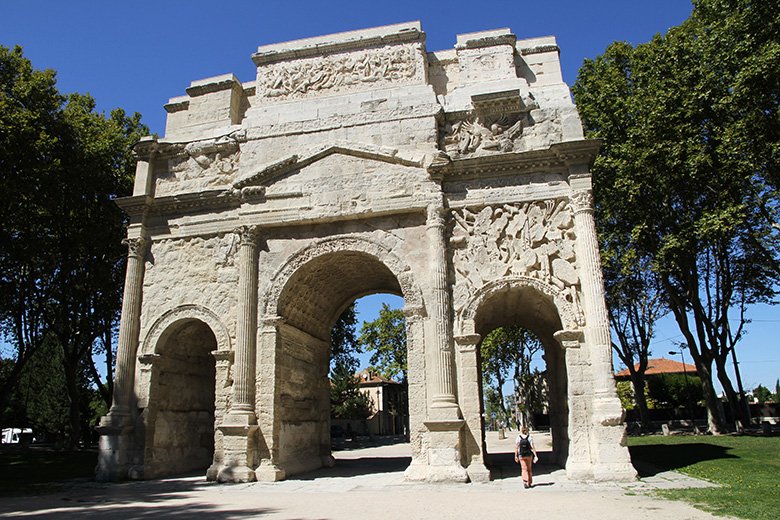I’ve paired up with fellow travel bloggers to bring you the story and meaning of some of the most spectacular triumphal arches around the world. #TriumphalArch #Paris #Rome #Barcelona #Bucharest #Dublin #IndiaGate #Arch #ArcdeTriomphe #Orange #Travel #History #Architecture
