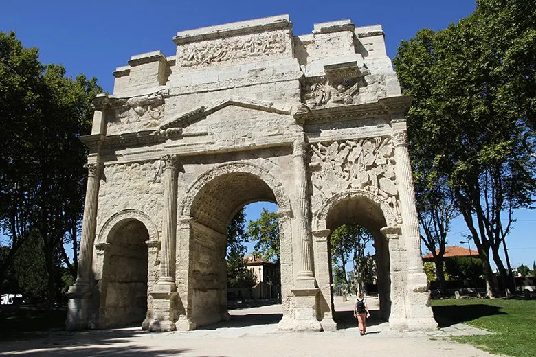 I’ve paired up with fellow travel bloggers to bring you the story and meaning of some of the most spectacular triumphal arches around the world. #TriumphalArch #Paris #Rome #Barcelona #Bucharest #Dublin #IndiaGate #Arch #ArcdeTriomphe #Orange #Travel #History #Architecture