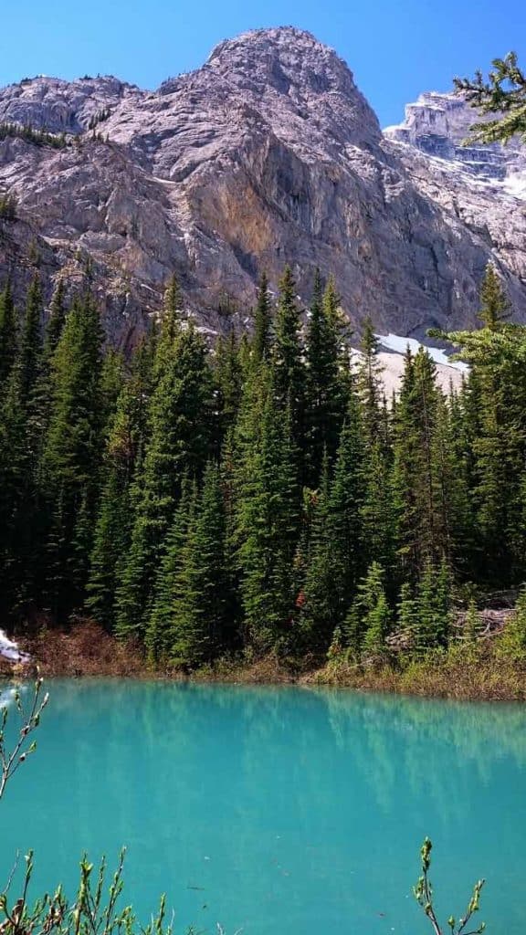 Blue lake and mountains in Banff National Park