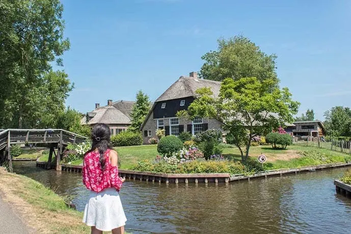 Giethoorn is a beautiful day trip Amsterdam