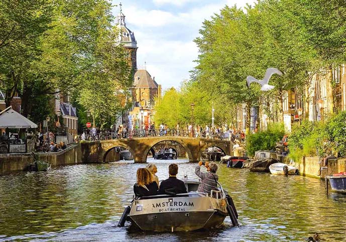 Canal and boat photos in Amsterdam