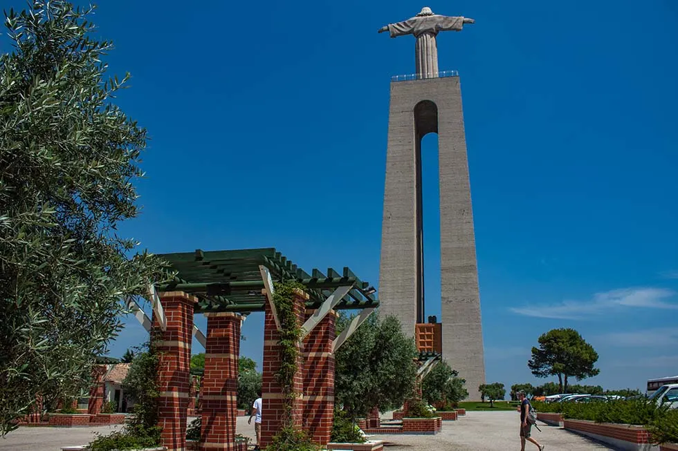 Cristo Rei statue in Lisbon #Portugal #travel #Europe