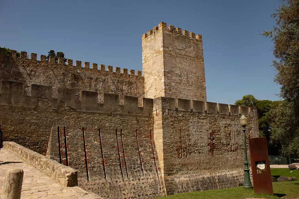 Walls of Sao Jorge Castle in Lisbon #Portugal #travel #Europe