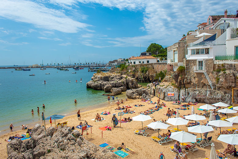 Rainha beach in Cascais