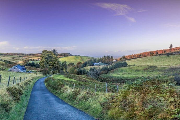 View of green landscape during a 7 day Ireland itinerary