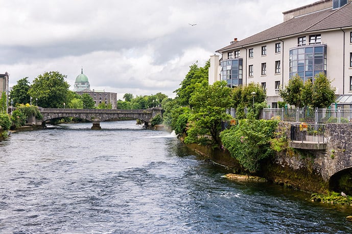 Dónde alojarse en Galway cerca del río Corrib