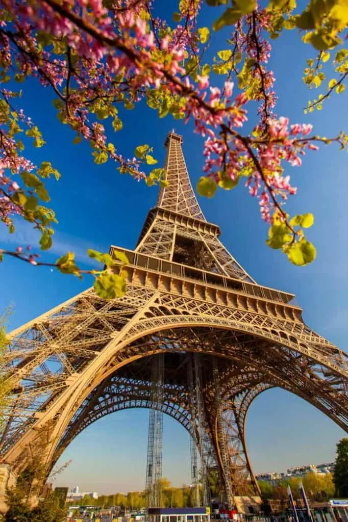 Paris in 2 days itinerary, spring in Paris