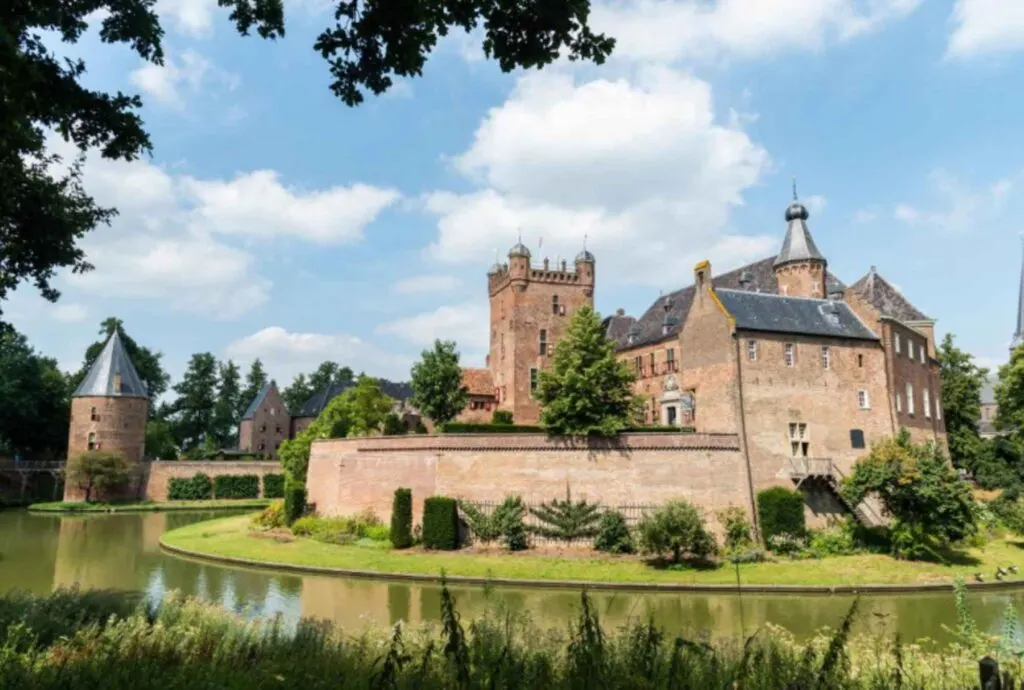 Castle Huis Bergh is one of the best castle hotels in the Netherlands