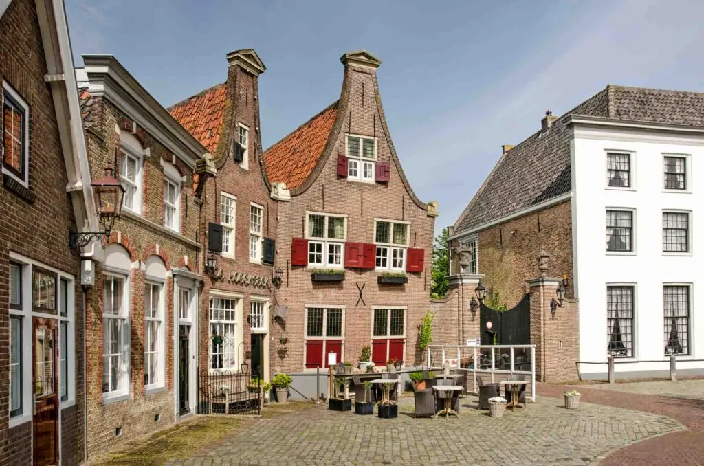 Heenvliet is one of the cutest Dutch villages