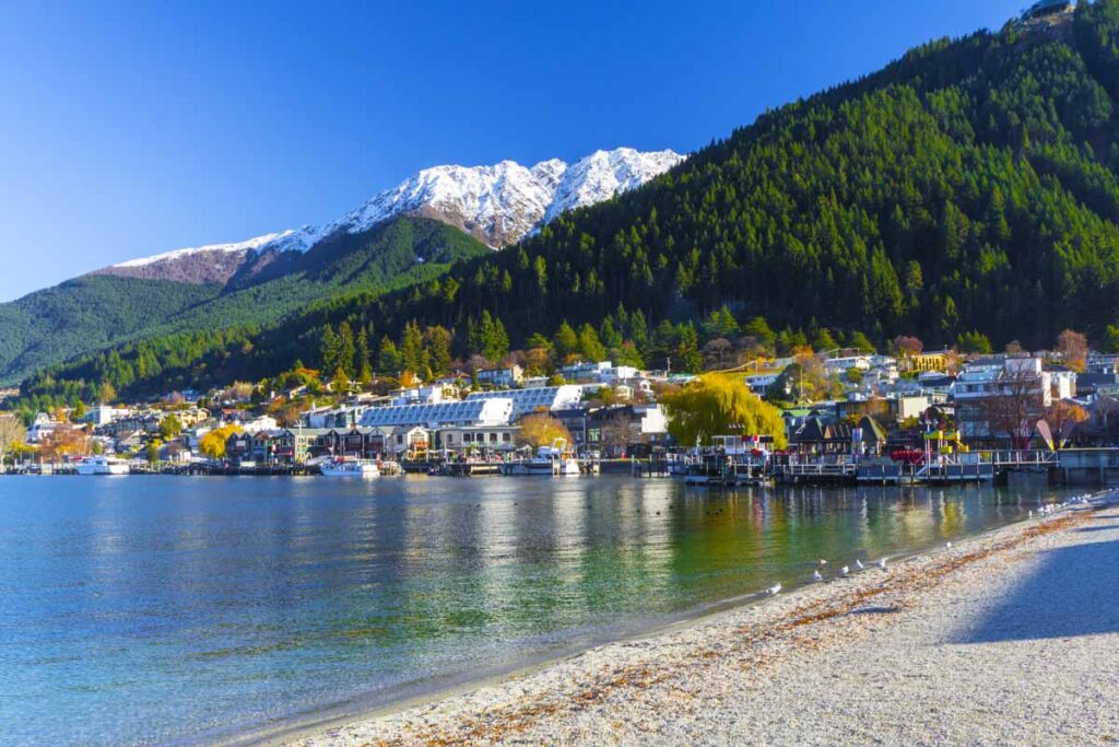 Beautiful Landscape of Lake Wakatipu in Queenstown, New Zealand