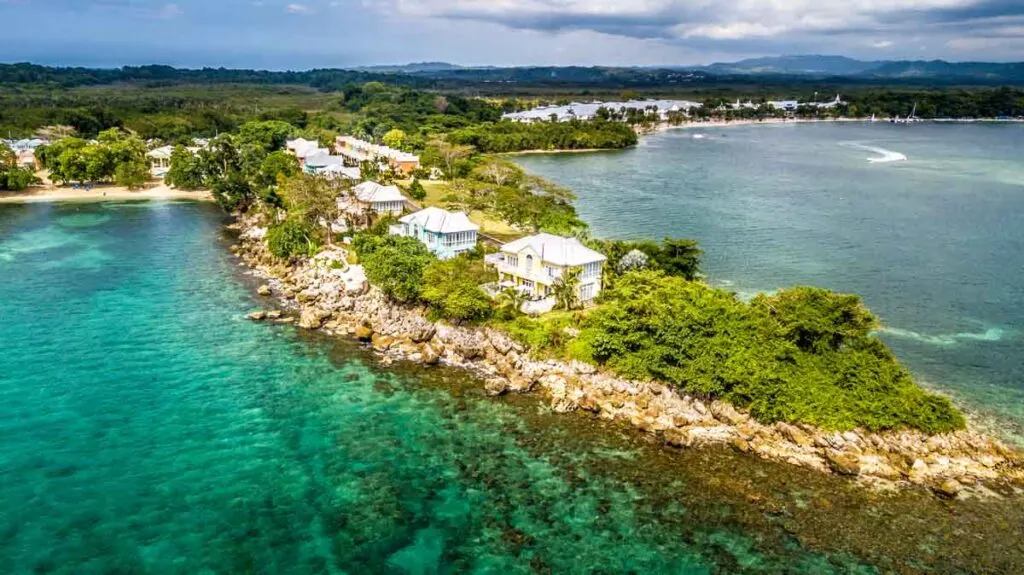 Clear blue waters of Negril, Jamaica