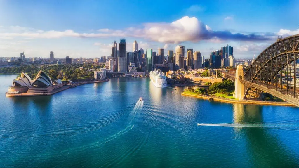 Sydney harbour and the famous Sydney Opera House