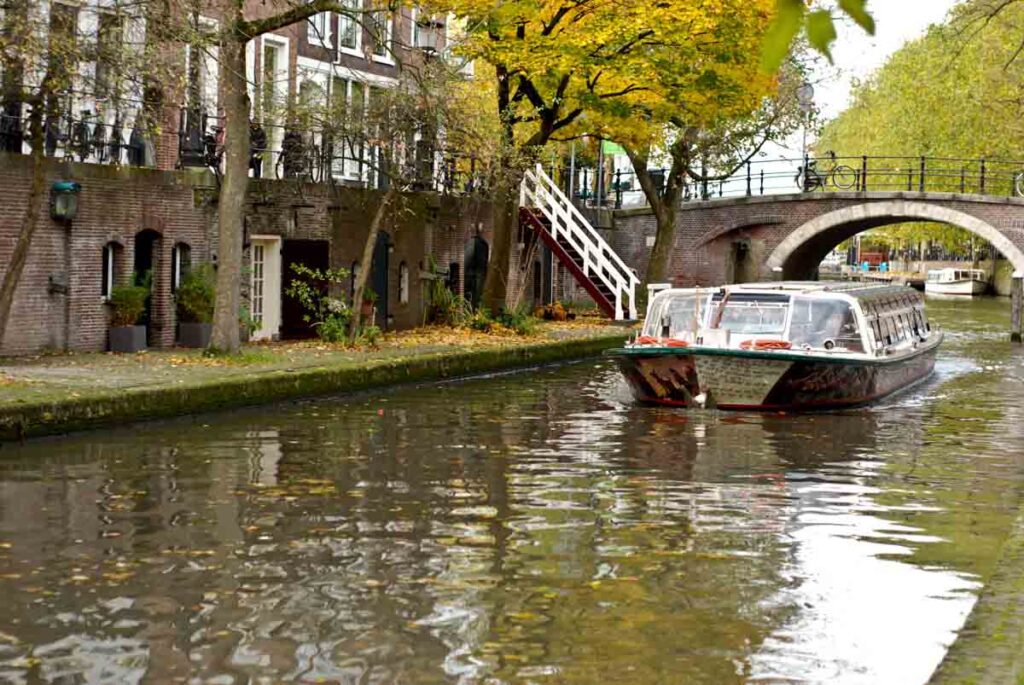 Canal boat tour in Utrecht