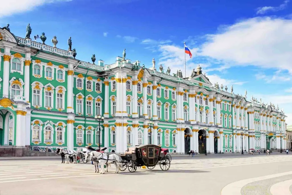 View Winter Palace square in Saint Petersburg, Russia